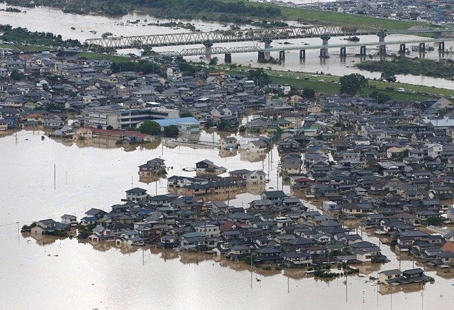岡山県倉敷市の
氾濫した高梁川の被害状況