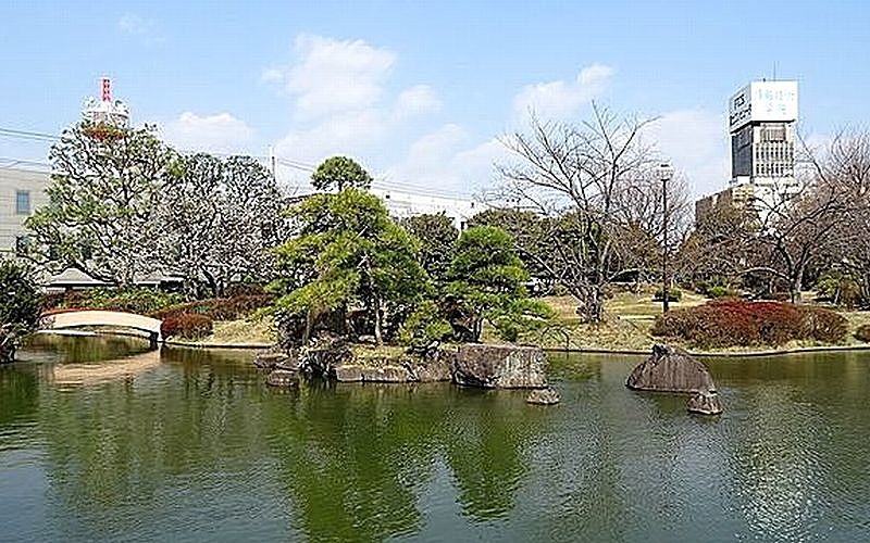 鹿児の庭（かこのにわ）私の住む街「加古川」の紹介です　加古川市役所庁舎前に広がる純日本式庭園